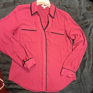 Candies M deep red w black trim flowing button-front blouse roll-tab sleeve EUC